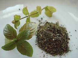 dried mint leaves