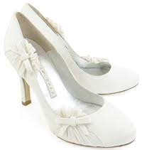 round toed pumps