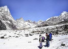 trekking in the himalaya