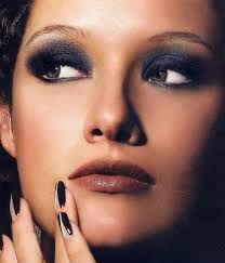 maquillages yeux bleus