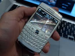 blackberry white bold 9700