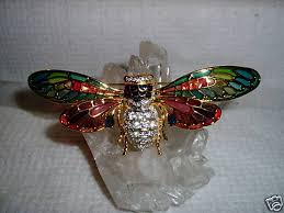 bee pin
