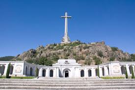 Spagna, via la salma di Franco dal mausoleo della Valle de los Caidos