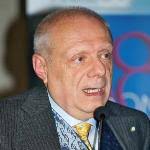 “È una figura importante per la tenuta del sistema”, afferma il presidente Gianfranco Finzi, che chiede a Balduzzi chiarimenti sulla norma che prevede ... - front4048371