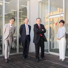 「海老沢和生 妄想代理人」の画像検索結果