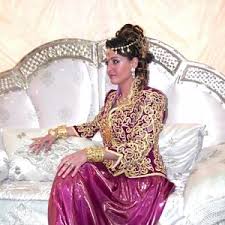 لباس تقليدي الجزائري - صفحة 2 Images?q=tbn:ANd9GcQ1-zTnLX5N7QLWxhU2-IUzo3zNpXvODFOA5vvf1l8fEjHl8u1Onw