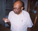 Thomas Dawson holding his ancestor's medal. Photo courtesy Donald Scott - images?q=tbn:ANd9GcQ202P3QCxCI-_DAPTjLUyhghFARL2e-cJwh8PrzAN2I_cifyRQO3ds1kA