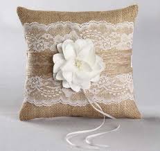 Vaizdo rezultatas pagal užklausą „wedding pillows“