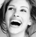 Hond is bang van foto waarop Julia Roberts staat. Kijk maar naar het filmpje ... - julia-roberts