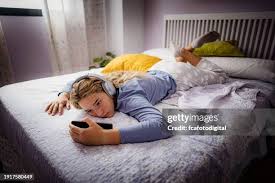 Risultati immagini per bored teen