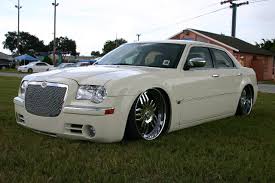 Chrysler 300 car images