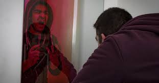 Image result for boala crohn si schizofrenie paranoida