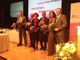 ... Dorothea Faisst-Steigberger, Volker Stich, Gerhard Brand (verdeckt), Michaela Gebele, Joachim Leutensack. Der alte Vorsitzende bleibt auch der neue! - Landesvorstand-2012