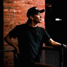 「アーロン・ユージック」の画像検索結果