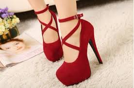 Tips Nyaman Pakai Sepatu Hak Tinggi
