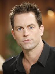 Adam Wilson. MICHAEL MUHNEY à tenu le rôle de Victor Adam Jr de 2009 à 2010 ( Décès d&#39;Adam) Michael Muhney est né le 12 juin 1975 à Chicago, Illinois. - 42562856