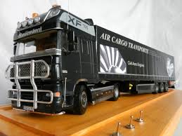 von Lars Kallenbach (1:24 Italeri). DAF XF 105 Super Space Cab. Hier möchte ich euch mein Modell des DAF XF 105 SSC vorstellen. Dieser Bausatz, sowie der ...