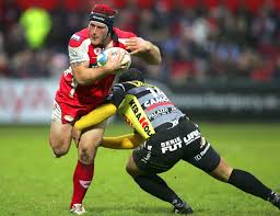 Andy Titterrell of Gloucester is challenged by Daniele Forcucci of Rugby Calvisano during the Heineken Cup match between Gloucester and Rugby Calvisano at ... - Gloucester+v+Rugby+Calvisano+Heineken+Cup+yKQikl2Subul
