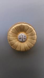 Image result for 弁護士バッジ