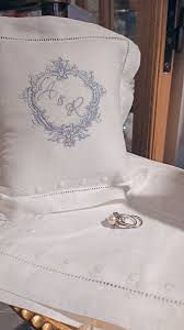 Vaizdo rezultatas pagal užklausą „wedding pillows“