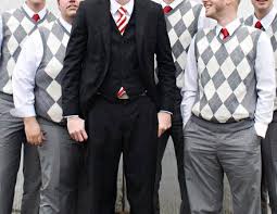 need PICTURES of mismatched suits! :  wedding Images?q=tbn:ANd9GcQFcnFHZBc8xE DqwwdW3iJANcGo0XEMk V0CqdeozUTj JkDg4Mw
