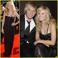 http://cdn03.cdn.justjared.com/wp-content/uploads/headlines/2007/09/kristen-bell-ryan-hansen.jpg