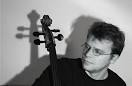 Dan speelt voor ons: Stephan Heber – cello. Stephan Huber, foto aangeleverd ... - cello