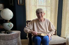 Resultado de imagem para mulher idosa