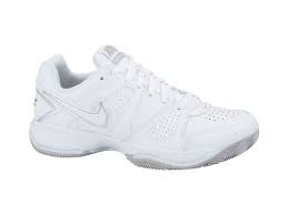 women's white nike tennis shoes � Q Nightclub