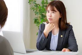 Image result for 弁護士バッジ