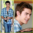 Zac Efron Gets a Haircut    Zac Efron   Just Jared