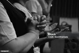 Image result for foto de pessoasrezando