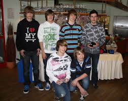 Erfolgreiche Jugendspieler im WKBV, v.l. Christian Tews, Marc Aulich, Julian Wörner, Dennis Annasensl, kniend v.l. Timo Slawetschka und Jonas Wörner.
