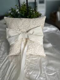 Vaizdo rezultatas pagal užklausą „wedding pillows“