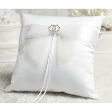 Vaizdo rezultatas pagal užklausą „wedding pillows“
