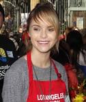 Taryn Manning Picture 45 - The Los Angeles Mission's Thanksgiving ... - taryn-manning-thanksgiving-for-skid-row-homeless-01