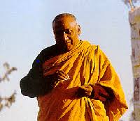 Su primer profesor fue el Monje Académico Theravadin Bhikkhu Jagdish Kashyap, con quien vivió y estudió Pali, Lógica y Filosofía Budista en Varanasi (India) ... - JagdishKashyap%20copia