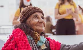 Resultado de imagem para mulher idosa