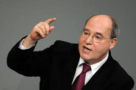 Gregor Gysi bleibt ein Diener vieler Herren - mb-gysi-geste-WS-Sonstiges-Berlin