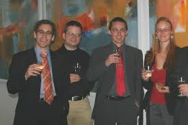 Einige der Absolventen beim Ausklang der Veranstaltung (Von Links: Johannes Aßfalg, Arthur Zimek, Johannes Nowak, Caroline Friedel)