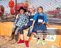 Image result for Queen B by Bumbleride $428 Gwen Stefani and Gavin Rossdale with Kingston and Zuma at the LA zoo