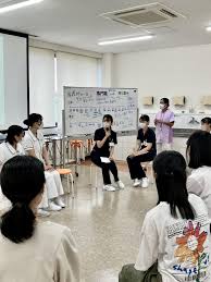 Image result for 17歳の現役看護学生