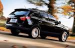voiture dans un champ
