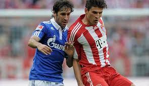 Sollen neue Verträge bekommen: Schalkes Raul (l.) und Bayerns Mario Gomez - raul-gomez-514