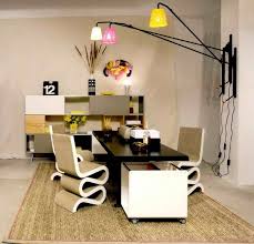 Desain interior ruang kerja nyaman di rumah minimalis�??