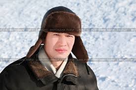 Картинки по запросу Молодой человек в шапке