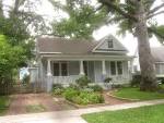 The OtHeR HoUsToN: BUNGALOW FRONT YARD GARDEN IDEAS