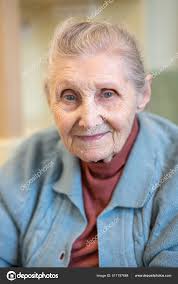 Resultado de imagem para mulher idosa