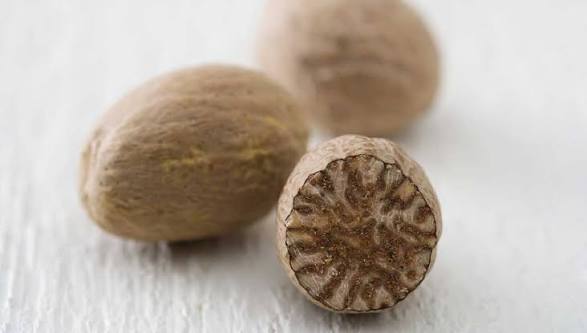 8 Science-Backed Benefits of Nutmeg