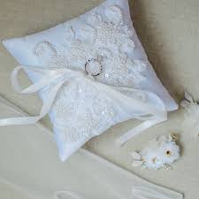Vaizdo rezultatas pagal užklausą „wedding pillows“
